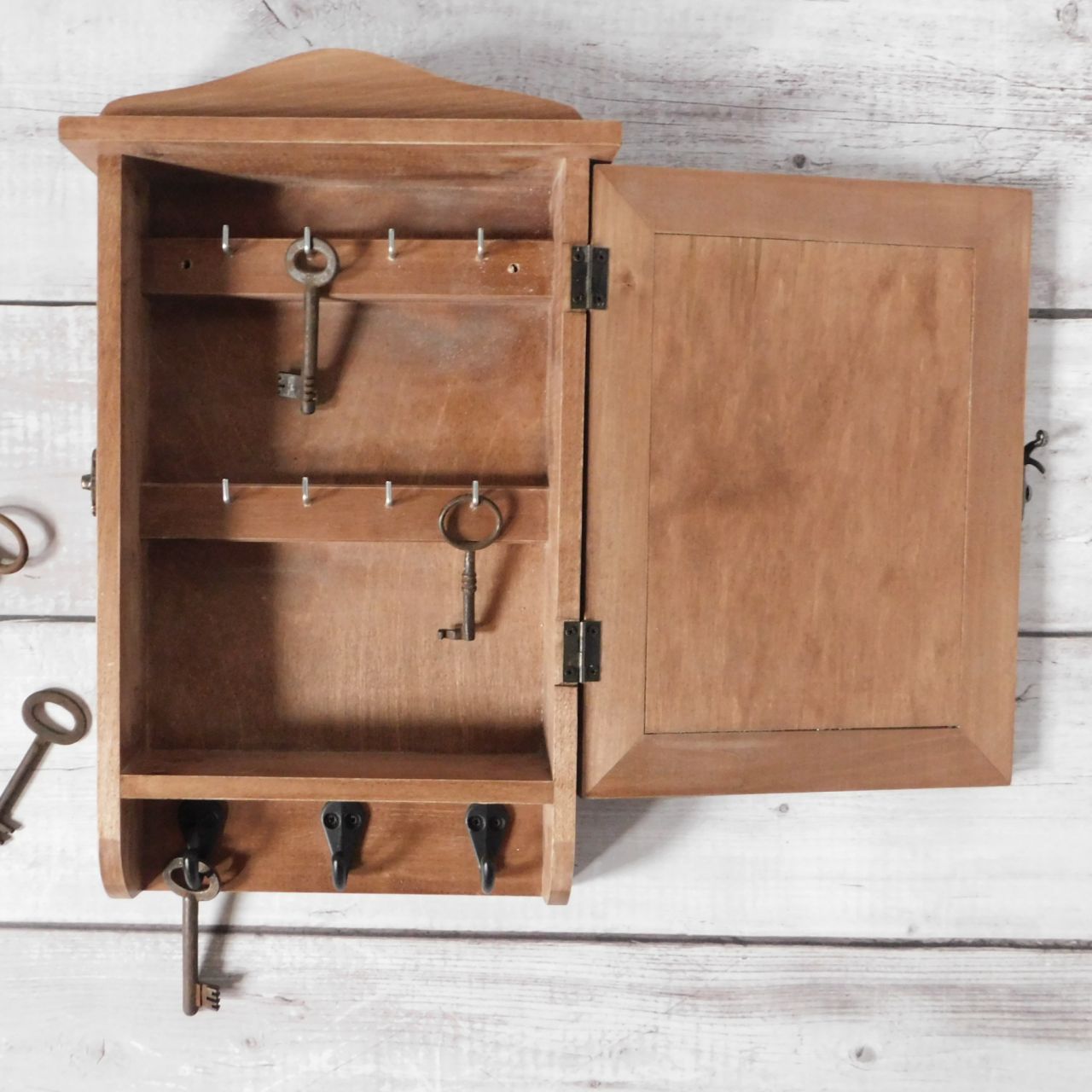 Barna fa kulcstartó szekrény