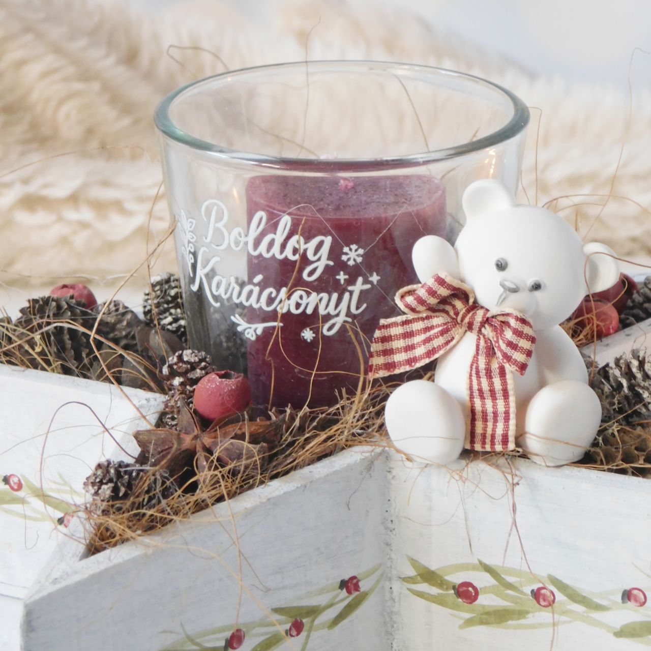 Csillag alakú karácsonyi dekoráció – gyertyával és macival